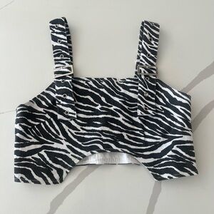 NWT Carmar crop top in Zebra Print.
Size medium